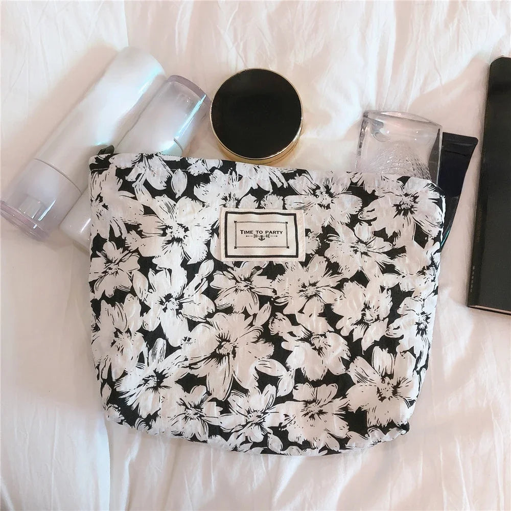 Travel Cosmetic Organizer Pouch Retro Black White Floral Clutch Cosmetic Bag Large makeup case Toiletries Storage Bag Wash Bag