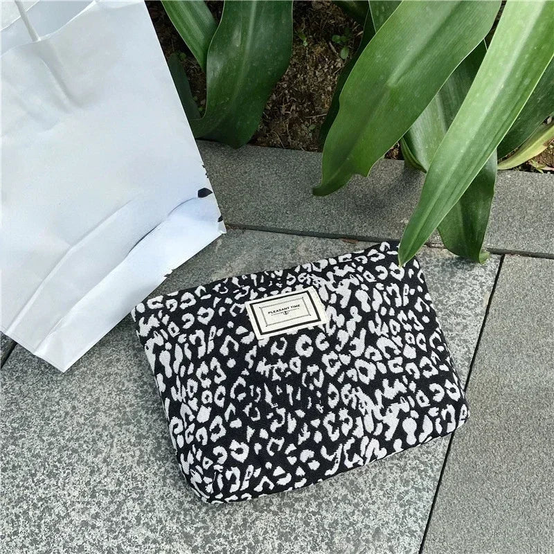 Fashion Women Leopard Cosmetic Bag Zipper Makeup Bag Pouch Canvas Lady Make Up Bag Travel Organizer Washing Makeup Beauty Case