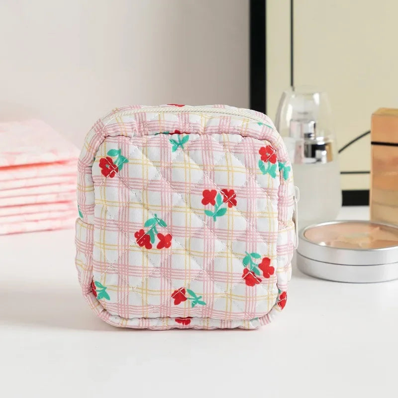 Heart Print Sanitary Napkins Storage Bag Feminine Period Pouch Portable Tampon Organizer Bag Mini Makeup Lipstick Storage Pouch