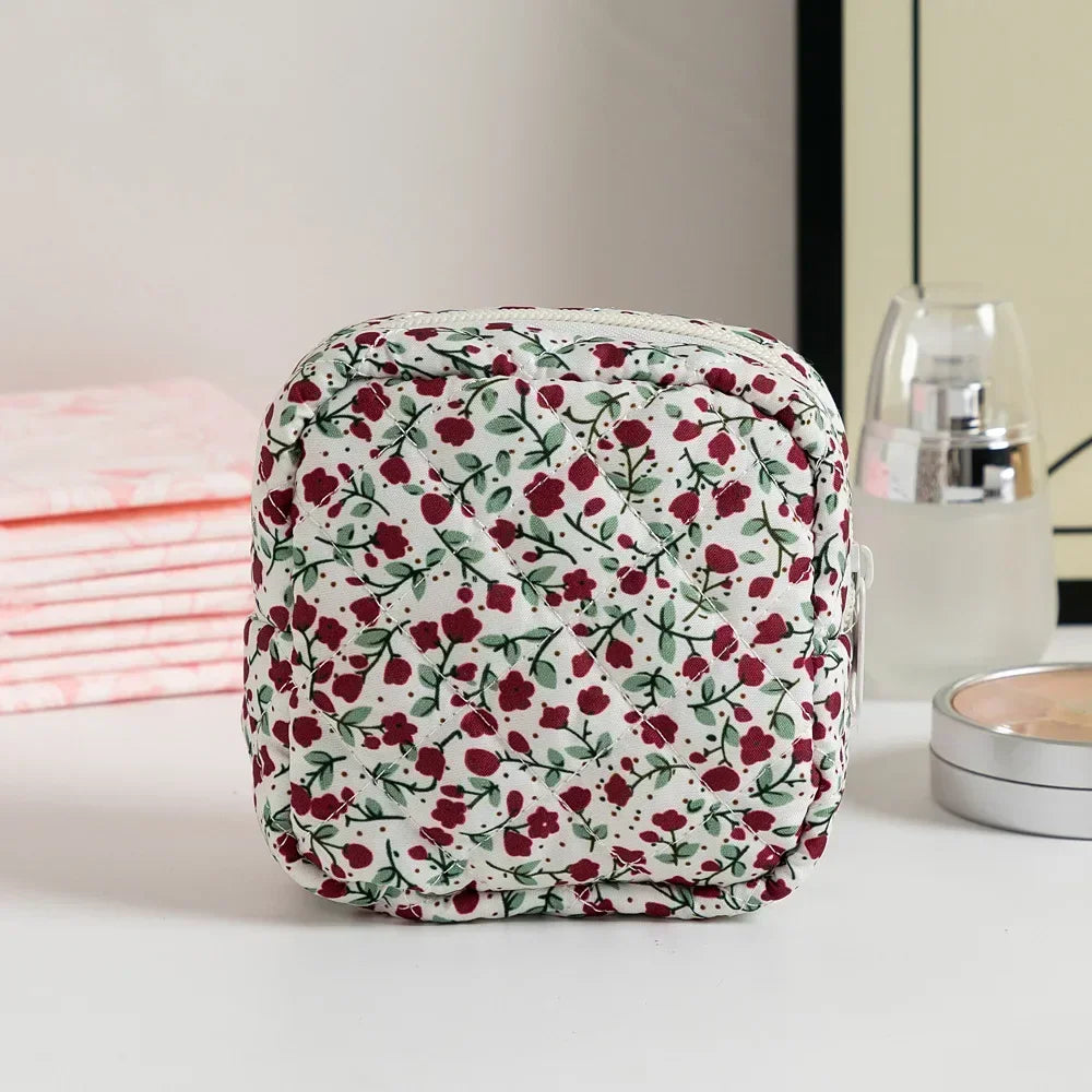 Sanitary Napkins Storage Bag Pouch Heart Print Cosmetic Bags Portable Tampon Organizer Bag Mini Makeup Lipstick Storage Pouch