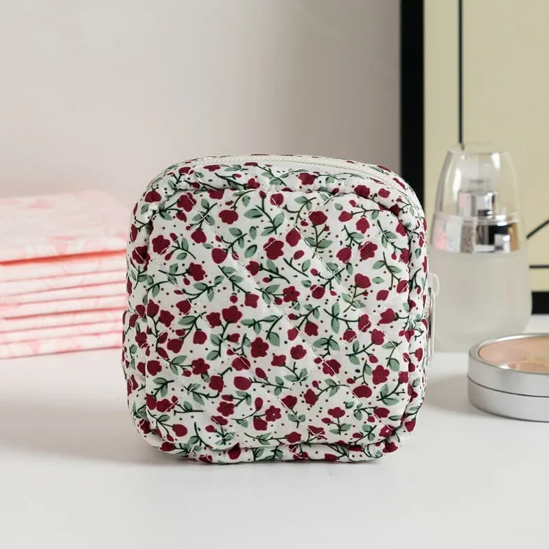 Heart Print Sanitary Napkins Storage Bag Feminine Period Pouch Portable Tampon Organizer Bag Mini Makeup Lipstick Storage Pouch