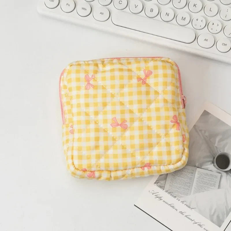 Heart Print Sanitary Napkins Storage Bag Feminine Period Pouch Portable Tampon Organizer Bag Mini Makeup Lipstick Storage Pouch