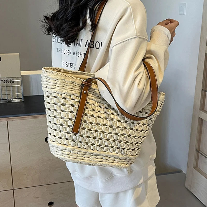 Summer Handwoven Straw Beach Women Tote Bags 2025 Vintage Hollow Out Basket Rattan Handbag Vacation Shoulder Bag New Beach Bag