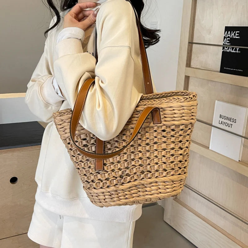 Summer Handwoven Straw Beach Women Tote Bags 2025 Vintage Hollow Out Basket Rattan Handbag Vacation Shoulder Bag New Beach Bag