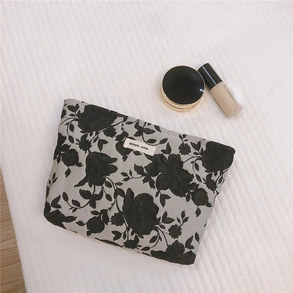 Travel Cosmetic Organizer Pouch Retro Black White Floral Clutch Cosmetic Bag Large makeup case Toiletries Storage Bag Wash Bag