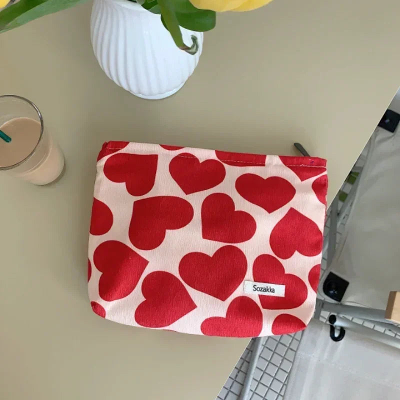 Large Capacity Heart Print Pattern Plush Makeup Bag Clutch Cosmetic Organizer Travel Wash Toiletries Storage Bag Makeup Pouch