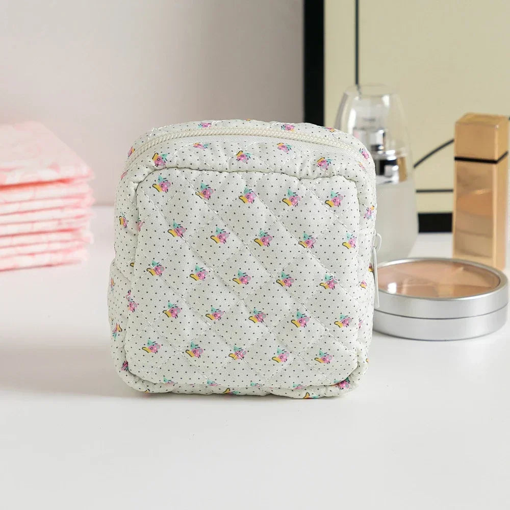 Sanitary Napkins Storage Bag Pouch Heart Print Cosmetic Bags Portable Tampon Organizer Bag Mini Makeup Lipstick Storage Pouch