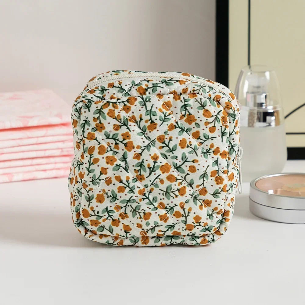 Sanitary Napkins Storage Bag Pouch Heart Print Cosmetic Bags Portable Tampon Organizer Bag Mini Makeup Lipstick Storage Pouch