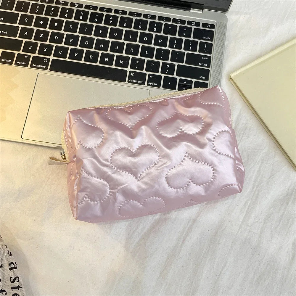 Love Bow Pattern Cosmetic Bag for Women Cute Pencil Case Waterpfroot Large Capacity Cosmetics Storage Bag Travel Wash Makeup Bag