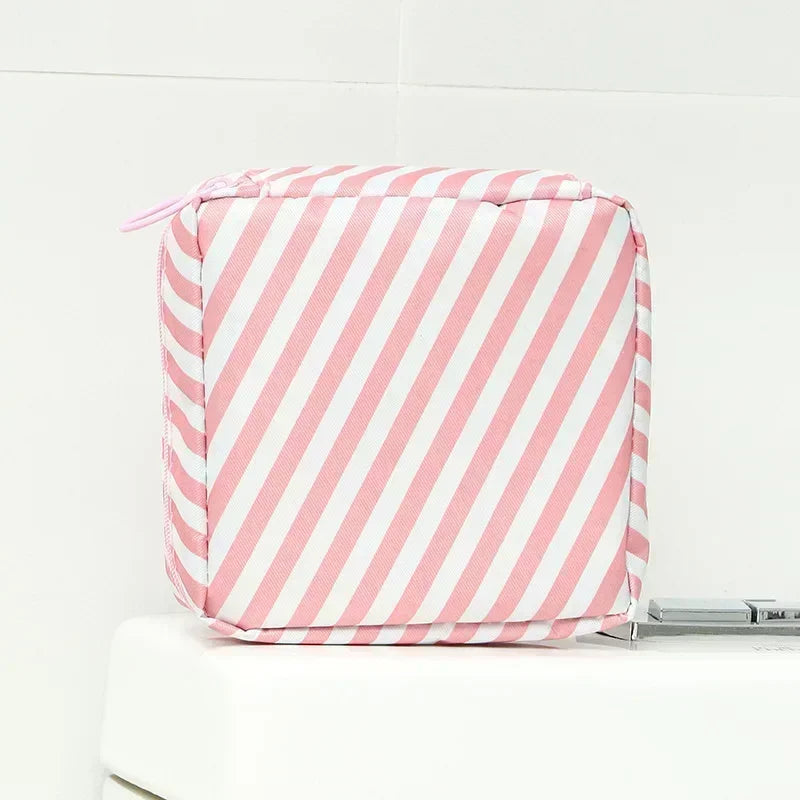 Sanitary Napkins Storage Bag Pouch Heart Print Cosmetic Bags Portable Tampon Organizer Bag Mini Makeup Lipstick Storage Pouch