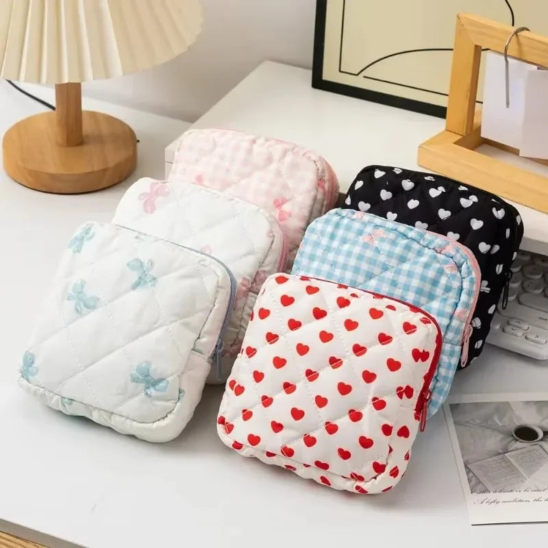 Heart Print Sanitary Napkins Storage Bag Feminine Period Pouch Portable Tampon Organizer Bag Mini Makeup Lipstick Storage Pouch