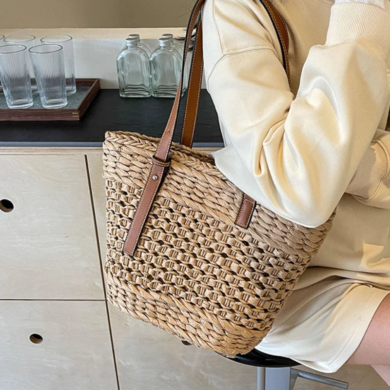 Summer Handwoven Straw Beach Women Tote Bags 2025 Vintage Hollow Out Basket Rattan Handbag Vacation Shoulder Bag New Beach Bag