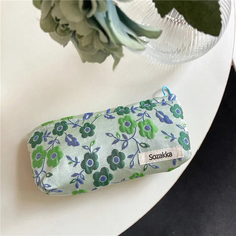 Zipper Large Solid Color Cosmetic Bag Cute Plush Makeup Bag for Women Travel Make Up Toiletry Bag Washing Pouch Plush Pen Pouch