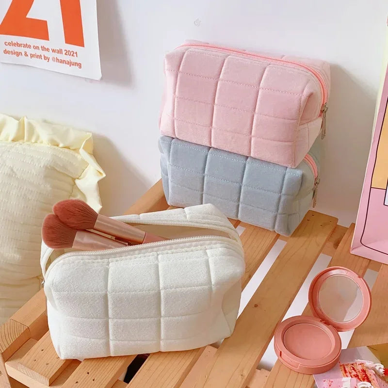 1 Pc Cute Plush Makeup Bag for Women Zipper Large Solid Color Cosmetic Bag Travel Make Up Toiletry Bag Washing Pouch