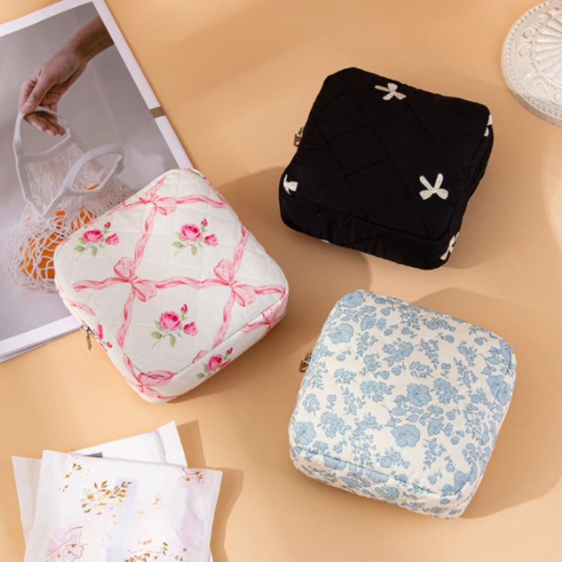 Fashion Sweet Square Clutch Cosmetic Bag Women Portable Makeup Pouch Tampon Sanitary Napkin Sanitary Pads Organizer Bag