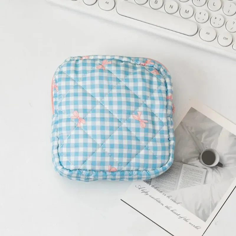 Heart Print Sanitary Napkins Storage Bag Feminine Period Pouch Portable Tampon Organizer Bag Mini Makeup Lipstick Storage Pouch