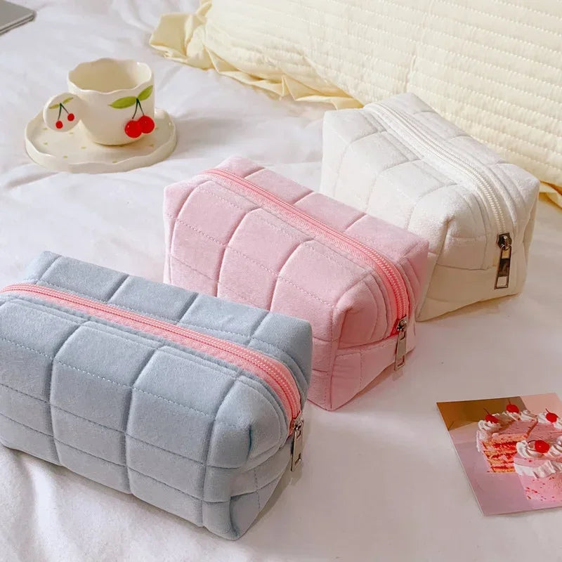 1 Pc Cute Plush Makeup Bag for Women Zipper Large Solid Color Cosmetic Bag Travel Make Up Toiletry Bag Washing Pouch