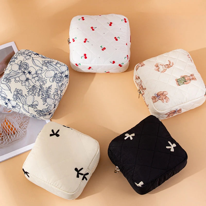 Fashion Sweet Square Clutch Cosmetic Bag Women Portable Makeup Pouch Tampon Sanitary Napkin Sanitary Pads Organizer Bag