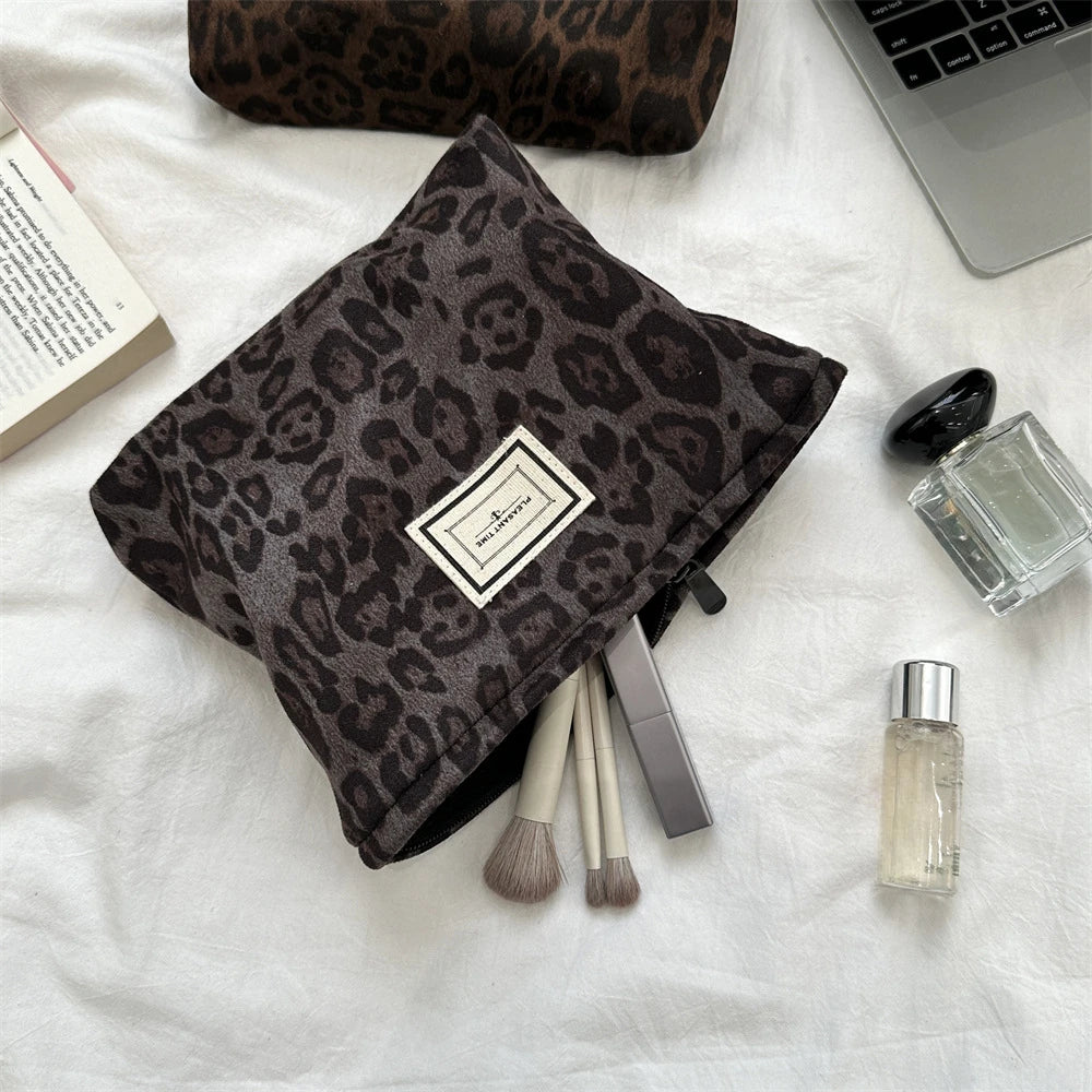 New Leopard Print Travel Cosmetic Lipstick Portable Storage Bag Women Makeup Handbags Cosmetic Organizer Pouch Clutch Hand Bags